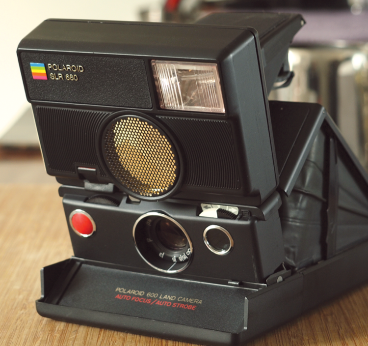 10033 | SLR 680 auto focus / auto strobe (01) ft