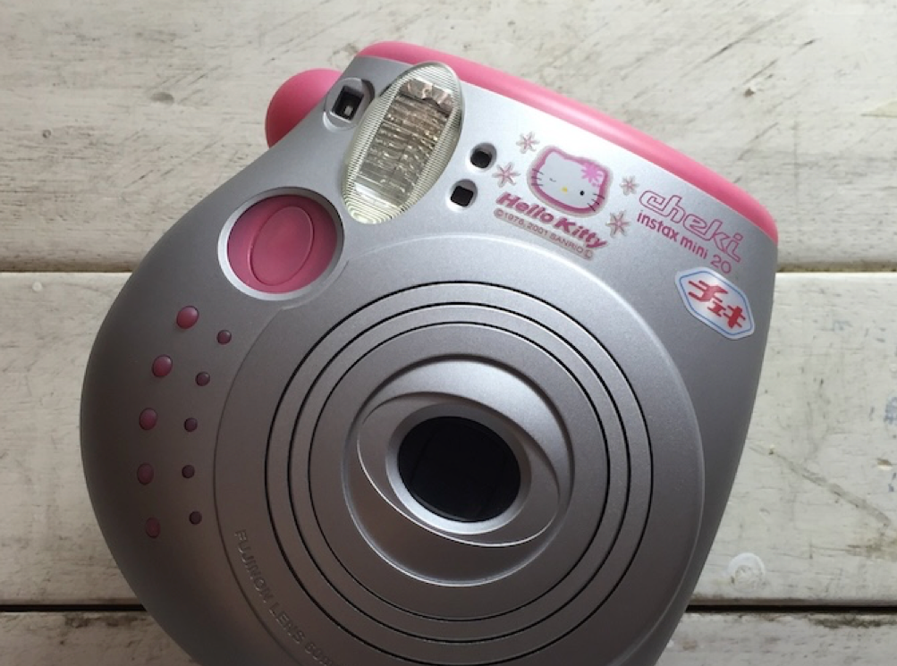 10201 | instax mini 20 Hello Kitty (01)