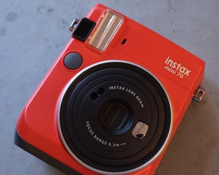 10201 | instax mini 70 (01) passion red