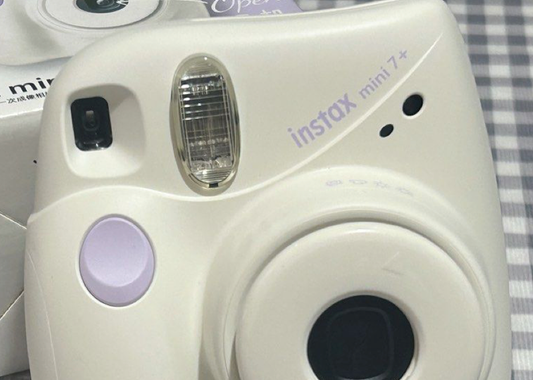 10202 | instax mini 7+ (01) white