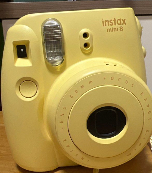 10202 | instax mini 8 (01) light yellow (02)