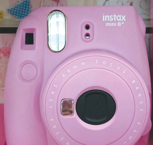 10202 | instax mini 8+ (01) strawberry