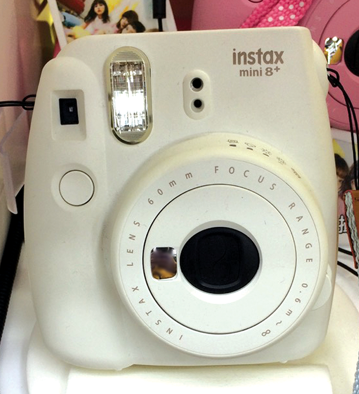 10202 | instax mini 8+ (01) vanilla