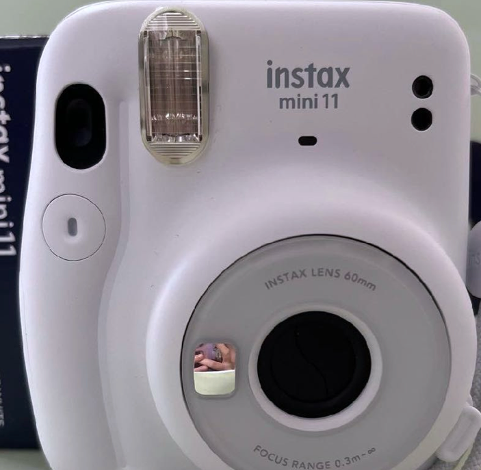 10202a | instax mini 11 (01) ice white