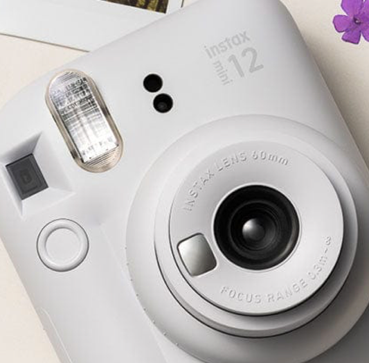 10202a | instax mini 12 (01) clay white