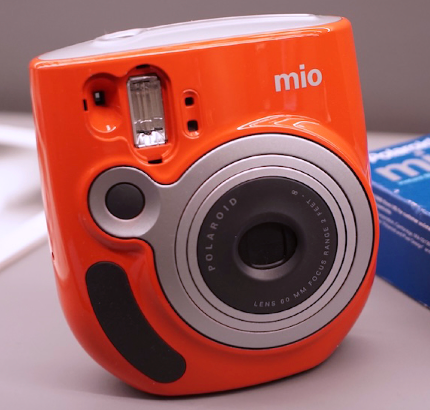 10204 | Polaroid mio color sample red