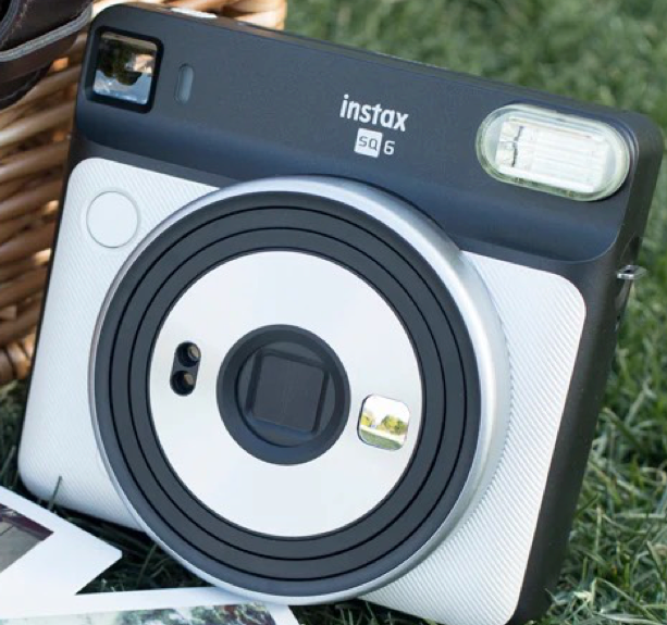 10211 | instax SQ6 (01) pearl white