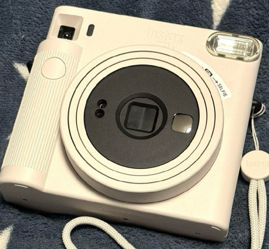 10211 | instax SQ1 (01) chalk white