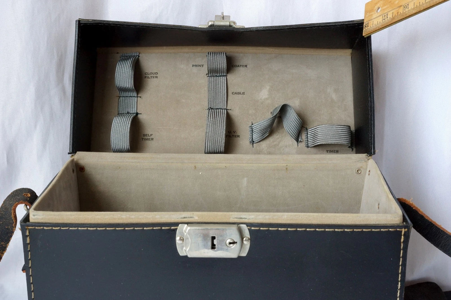 30021 | 324 fitted compartment case