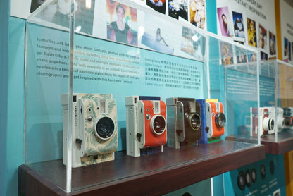 exhibition | 2018 lomo instant - logon