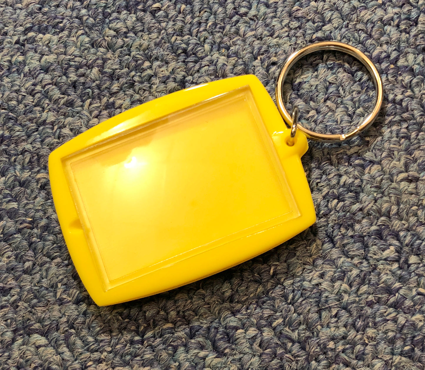 30071 | i-zone keychain (01)