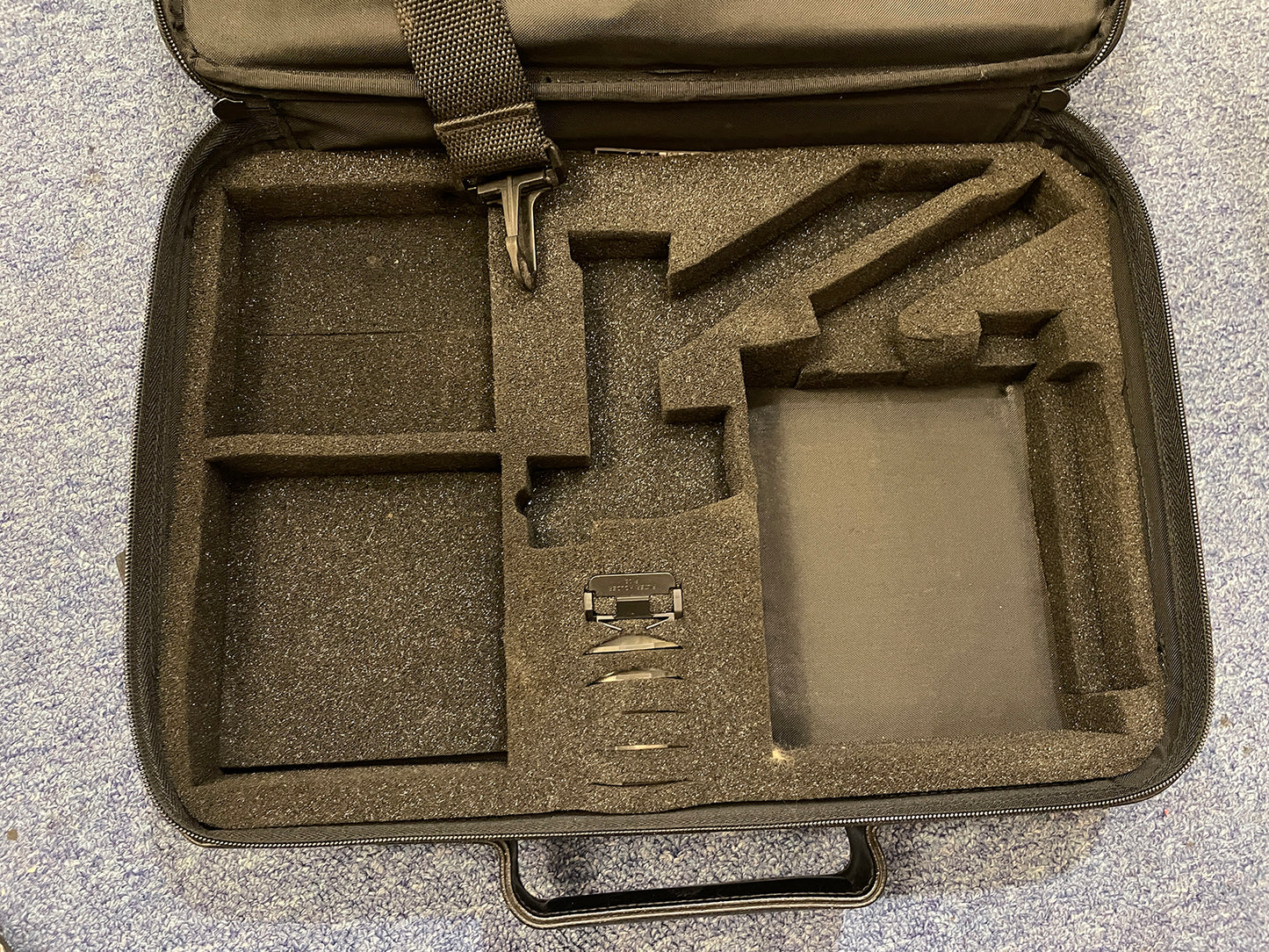 30051 | camera case 002 leather case (black)