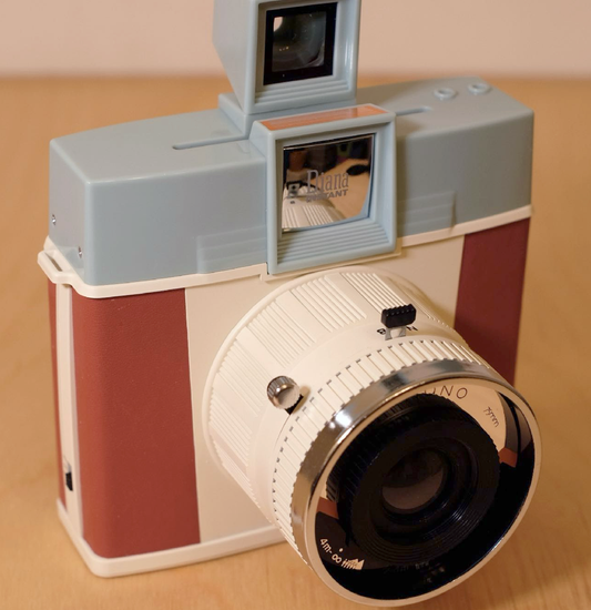 10212 | Lomo Diana instant square kickstarter ed