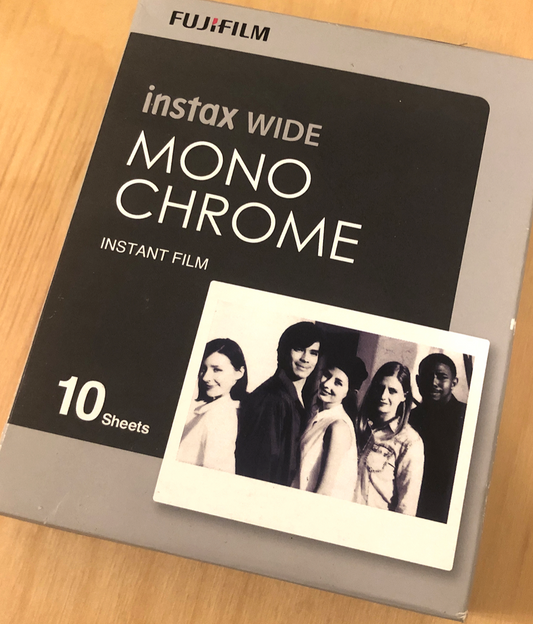 20224 | instax wide mono (01)