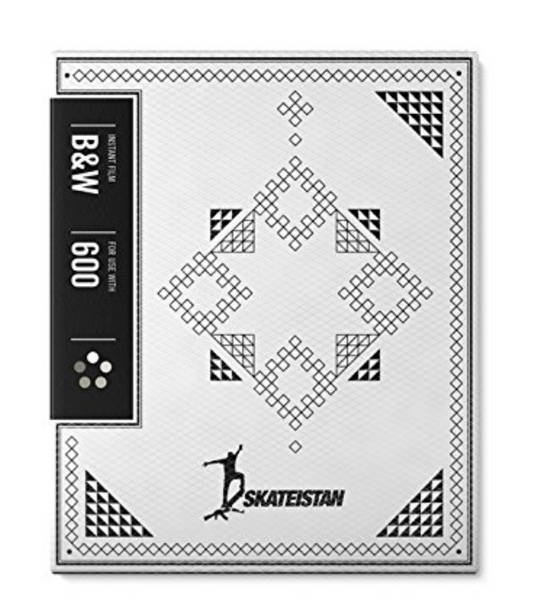 20083 | (02) 600 B&W skateistan