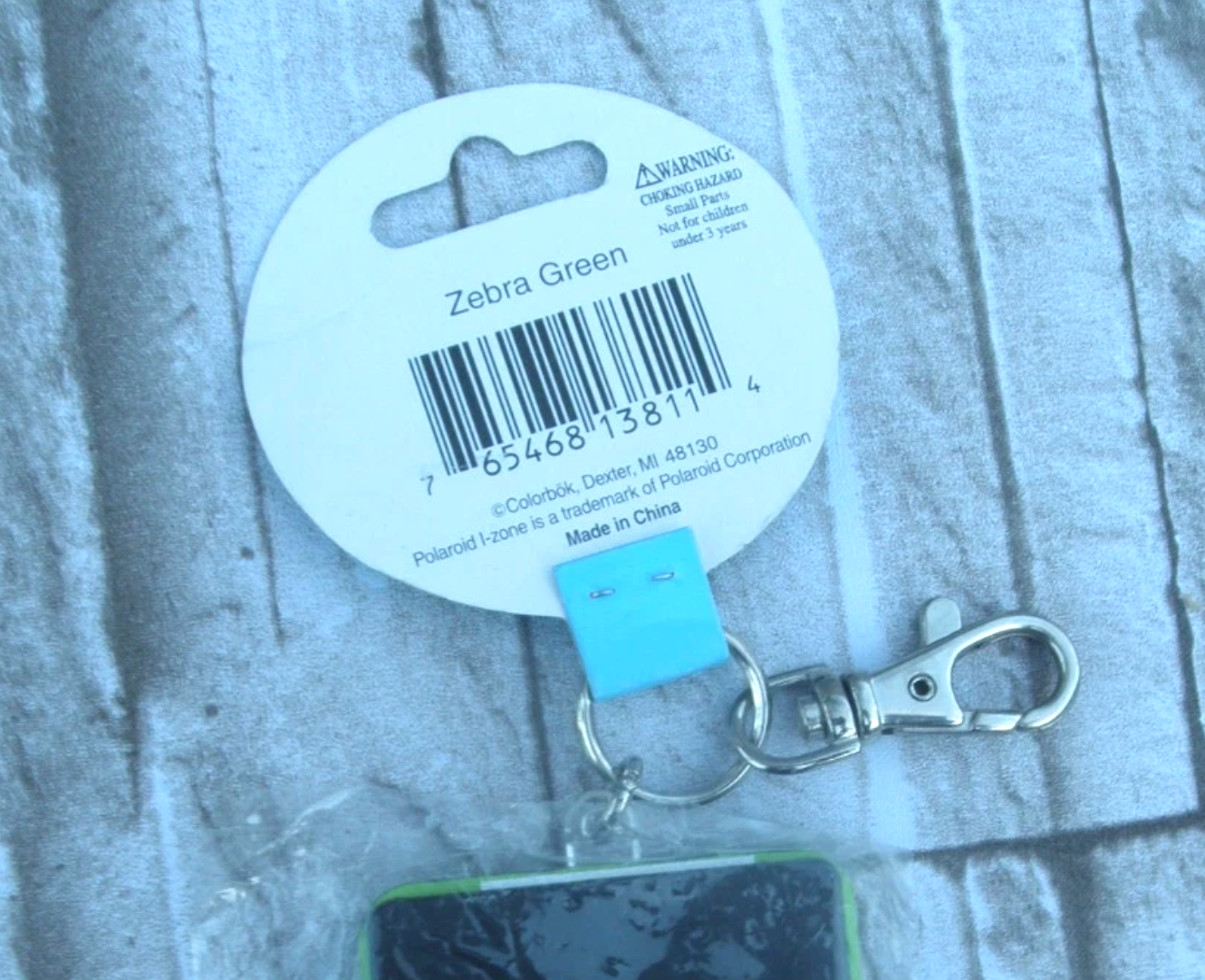 30071 | i-zone keychain (05) acrylic zebra green