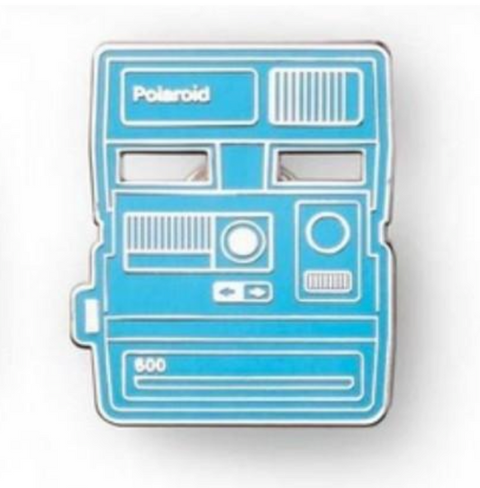 30513 | camera pin badge 600
