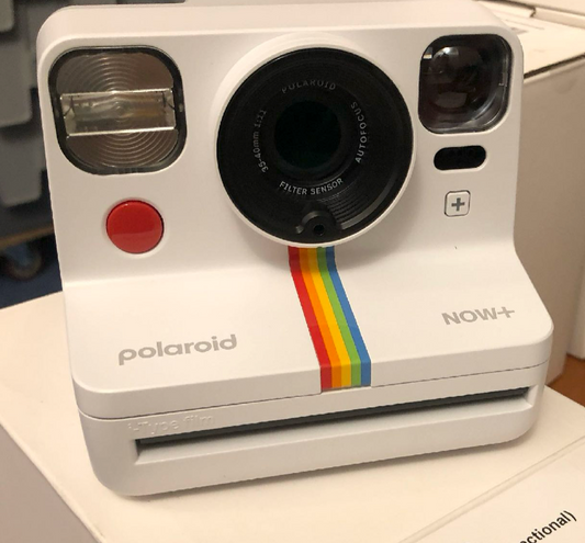 10082a | Polaroid now+ g2 white