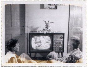40031 | Polazine NR 02  POLAROID TV - FOUND POLAROIDS